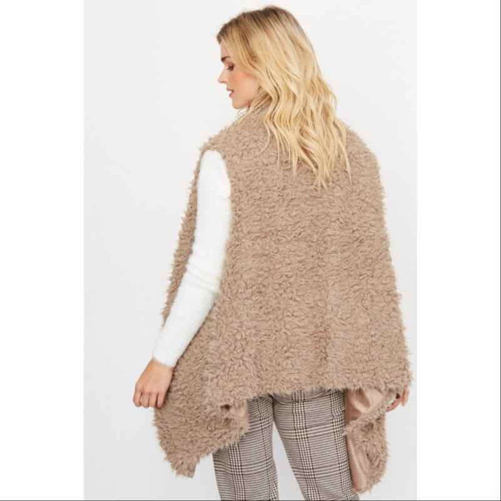 LAST ONE!! Sherpa Faux Fur Vest - Picture 2 of 4
